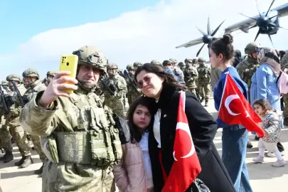 Almanya'da NATO tatbikatına katılacak Mehmetçikleri, aileleri uğurladı