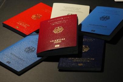 Almanya'da gurbetçiler Türk pasaportuna ilgi göstermedi