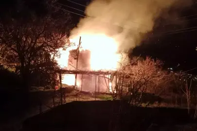 Amasya'da yangın çıkan bağ evi kullanılamaz hale geldi