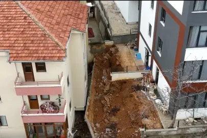 Ankara'da 4 Katlı Binanın İstinat Duvarı Çöktü: 4 Apartman Tahliye Edildi