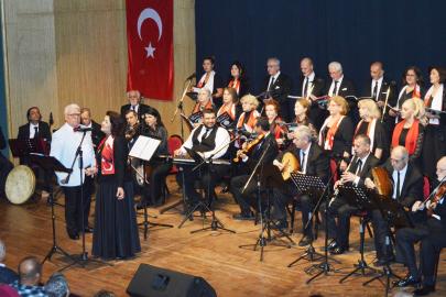 Antalya'da 'Sevgi Çiçekleri' konseri