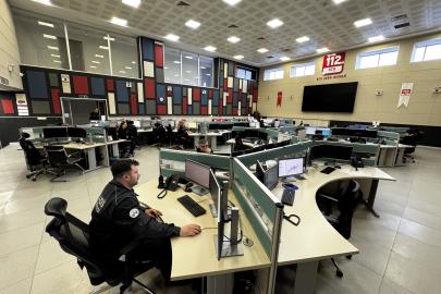 Aşk acısı çeken de kavanozun kapağını açamayan da 112'yi arıyor