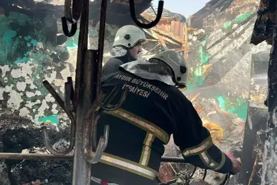 Aydın'da Tek Katlı Evde Yangın: 81 Yaşındaki Kadın Komşuları Tarafından Kurtarıldı