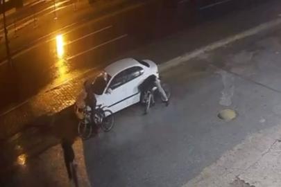 Bisikletli 3 çocuk otomobillerin lastiğini kesip, marketlerden hırsızlık yaptı