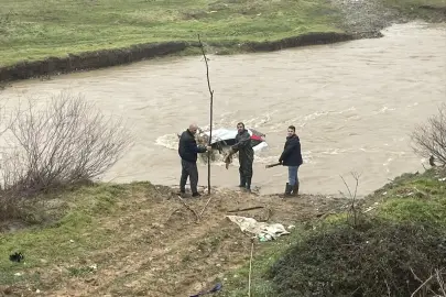 Bolu'da çaya düşen otomobil 500 metre sürüklendi