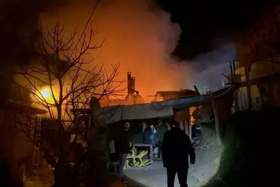 Bursa'da İki Katlı Binada Yangın Çıktı