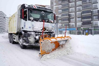 Büyükşehir’in kar timleri 7/24 sahada