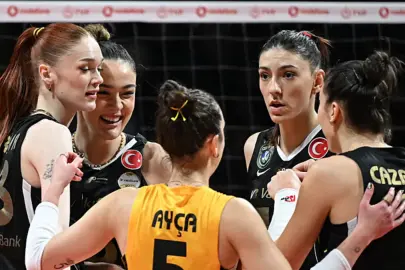CEV Kadınlar Şampiyonlar Ligi: Vakıfbank evinde kazanmayı bildi!