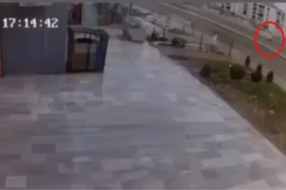 Diyarbakır'da takla atan otomobil yandı, sürücü yaralandı