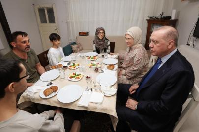 Emine Erdoğan'dan iftar sofrasına konuk oldukları Kayacık ailesine teşekkür