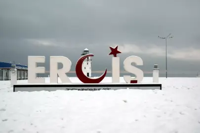 Erciş'te kar yağışı sonrası güzel görüntüler oluştu