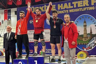 Erzincanlı halterci Özbay Türkiye üçüncüsü oldu