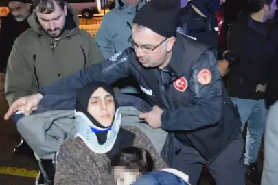 Erzurum'da 2 otomobil ve 1 kamyonetin karıştığı kazada 9 kişi yaralandı