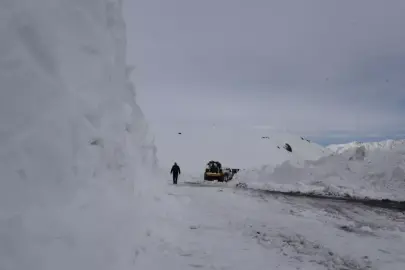 Hakkari'de 143 yerleşim yeri yolu ulaşıma açıldı