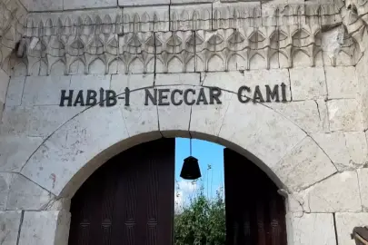 Hatay'da yıkılan Türkiye'nin ilk camisi restore edilerek hizmete açıldı