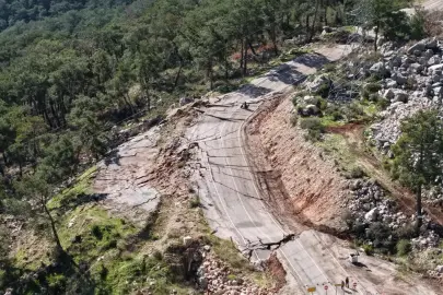 Hisarçandır yolunda heyelan