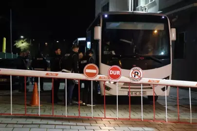 İzmir'in Buca Belediyesi'ne operasyon: 26 şüpheli adliyede