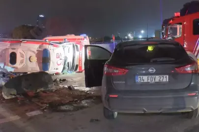Kartal'da ambulans ile cip kafa kafaya çarpıştı: 2'si sağlık personeli 3 yaralı