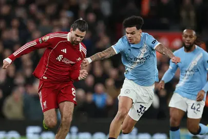 Manchester City, Liverpool'u Anfield'da devirdi! Son dakikalar nefes kesti