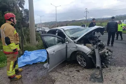 Manisa'da refüjü aşan otomobil, zincirleme kaza yaptı: 2 ölü, 4 yaralı