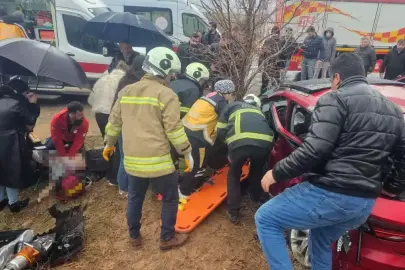 Mardin'de Otomobil ile TIR Çarpıştı: 1 Ölü, 4 Yaralı