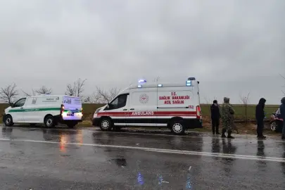 Mardin'de otomobil ile TIR çarpıştı: 2 ölü, 2'si ağır 3 yaralı