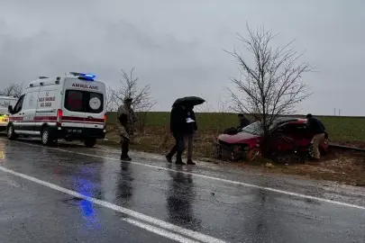 Mardin'de tır ile otomobilin çarpıştığı kazada 2 kişi öldü, 3 kişi yaralandı