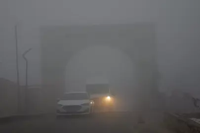 Mardin'de yoğun sis; görüş mesafesi 10 metreye düştü