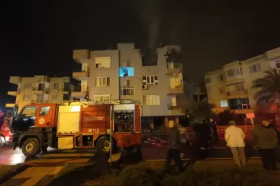 Mersin'de ev yangını; 2 kişi dumandan etkilendi