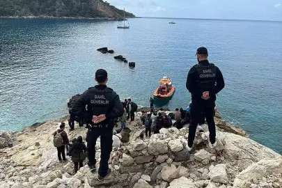 Muğla'da 60 düzensiz göçmen ve 1 göçmen kaçakçısı şüphelisi yakalandı