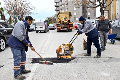 Muratpaşa’da yollar onarılıyor