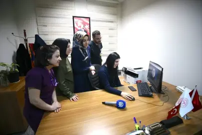 Muş'ta hemşireler, AA'nın "Yılın Kareleri" oylamasına katıldı