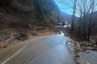 Ödemiş'te heyelanın ardından kapanan yol ulaşıma açıldı