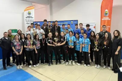 Öğrenciler dart turnuvasında kıyasıya mücadele etti