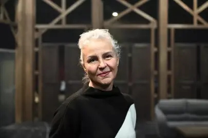 "Alzheimer" hastalığını sahneye taşıyan "Dosya: Kelebek" oyunu Türkiye prömiyerine hazırlanıyor