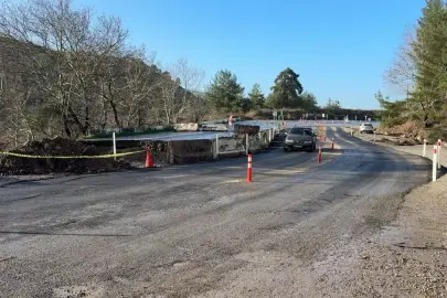 Sağanak nedeniyle çöken yol, kısmi olarak trafiğe açıldı