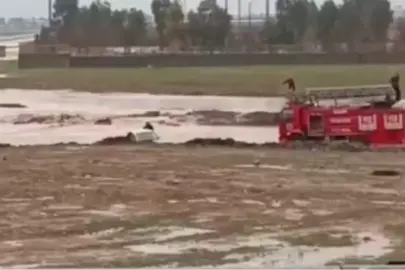 Sağanak sonrası oluşan gölette mahsur kalan 2 kişi kurtarıldı