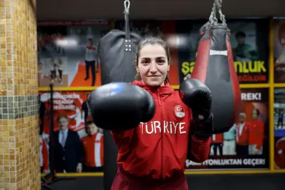 Sakarya'nın ringdeki parlayan yıldızı Ece Asude... Tarih yazmak istiyor