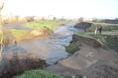 Salihli'de sağanak sonrası köprü yıkıldı, yollar kapandı