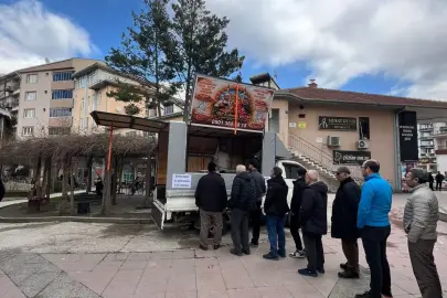 Sevdiği erkekle evlenince lokma dağıttırdı