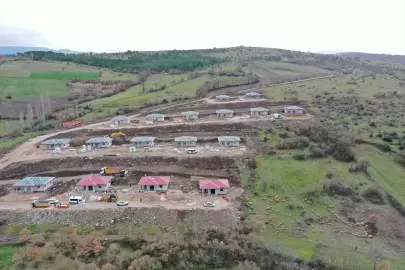 Sındırgı'da depremzedeler için yapılan kırsal konutların kaba inşaatları tamamlanıyor