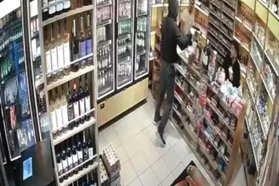 Şişli'de tekel bayinde silahlı saldırı; sandalyeyle kendini korumaya çalıştı