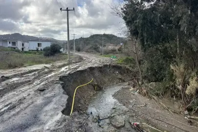 Söke'de bir kısmı çöken yol ulaşıma kapatıldı