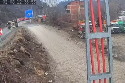 Taklalar atıp devrilen otomobilin sürücüsü yaralandı