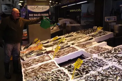 Trabzon'da, balık tezgahlarında çeşit bolluğu