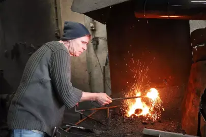 Turgutlu'nun son sıcak demir ustası: Bir daha dünyaya gelsem, yine demirci olurdum