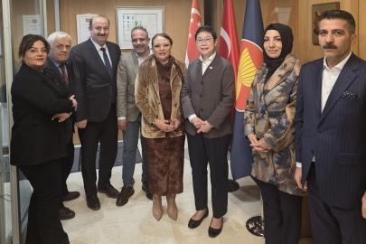 Türkiye-Singapur arasında stratejik sağlık teması