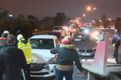 Ümraniye'de 7 aracın karıştığı zincirleme kaza; trafik yoğunluğu oluştu
