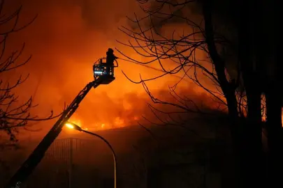 Üsküdar'da metruk binada çıkan yangın söndürüldü