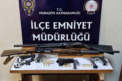 Van’da çok sayıda silah ve mühimmat ele geçirildi